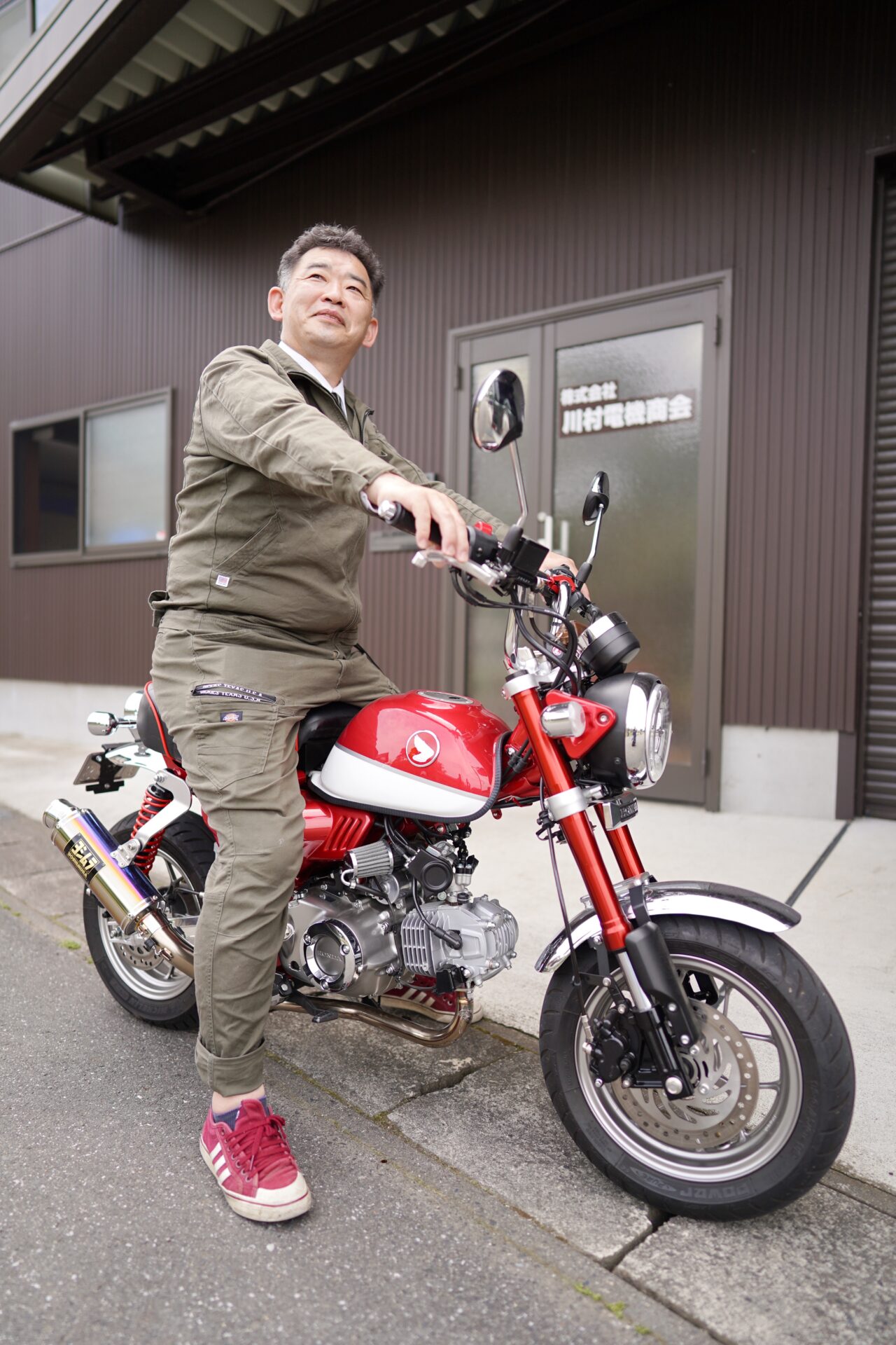 バイクに乗っている様子